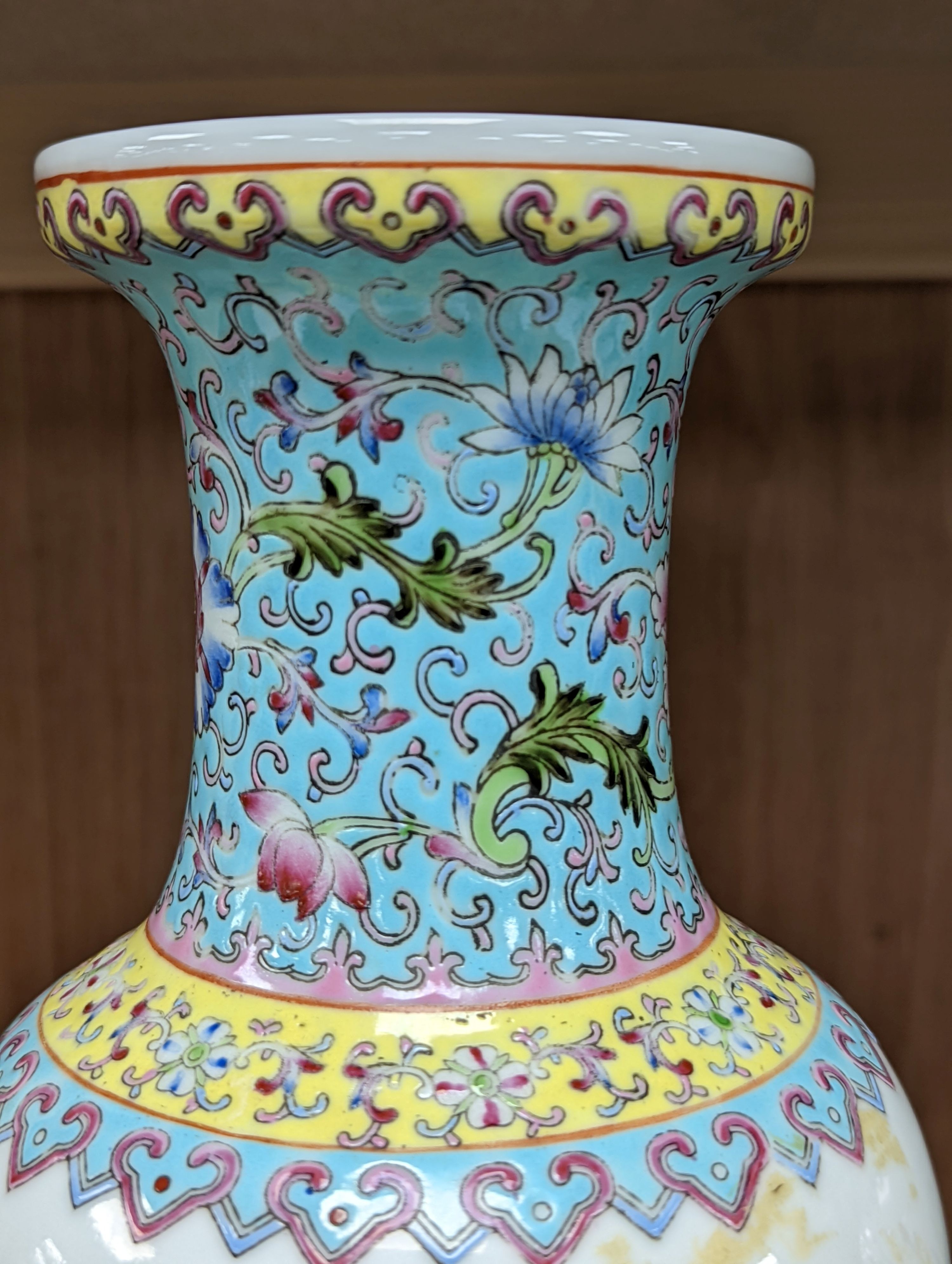 A pair of Chinese famille rose vases decorated with peacocks, 31cm